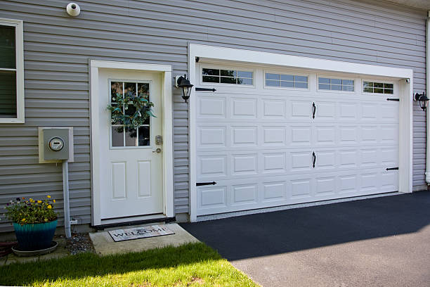 24/7 Emergency Garage Door Panel Replacement experts in Mounds, OK